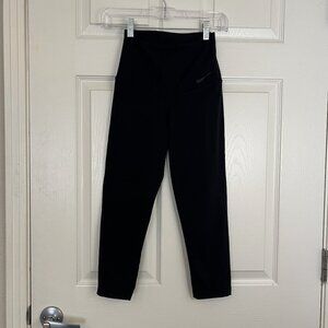 Nike Dri Fit Women's High-Waisted Cropped Leggings, XS Black